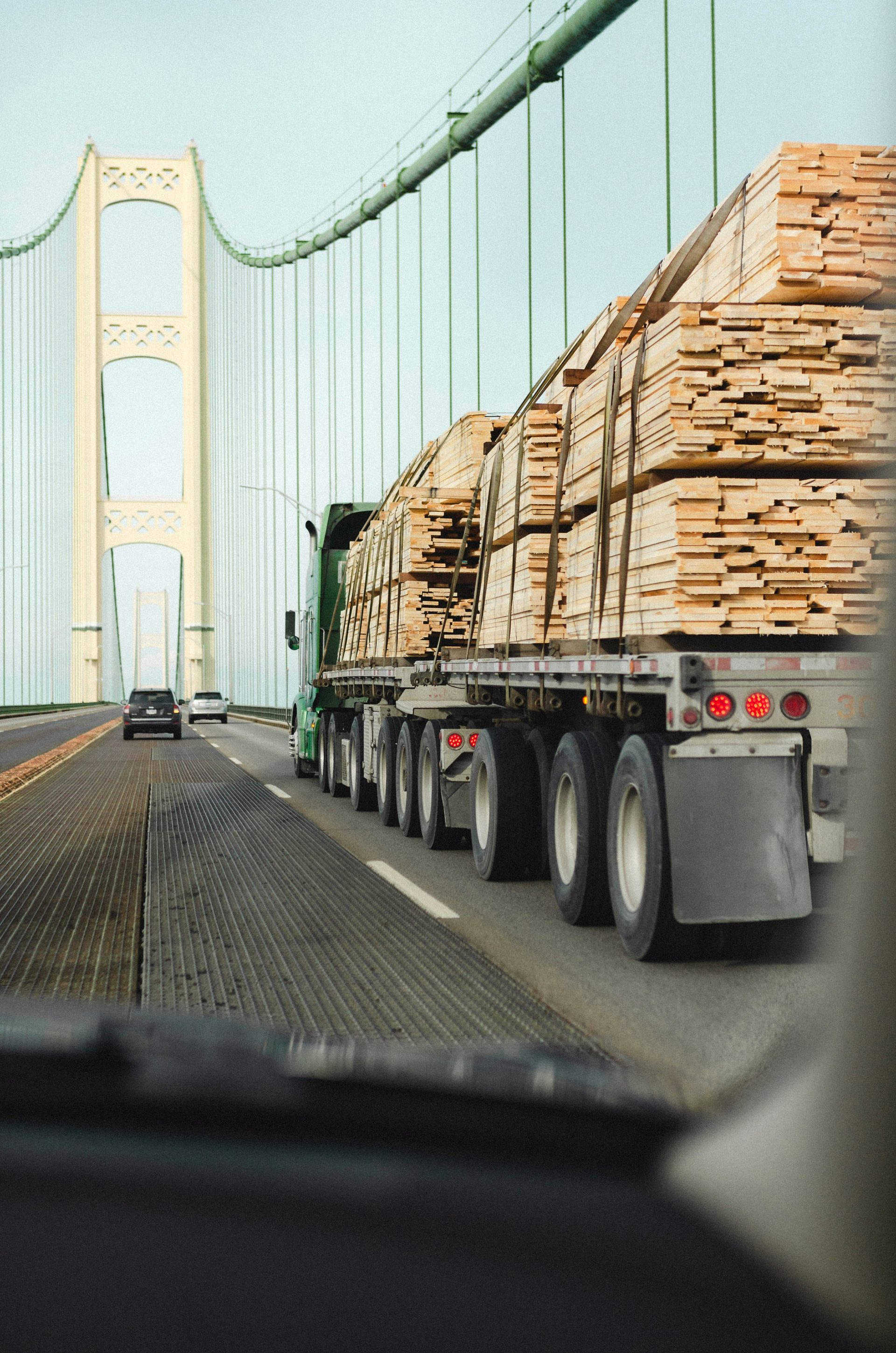 NLE Class-8 truck on Tennessee highway